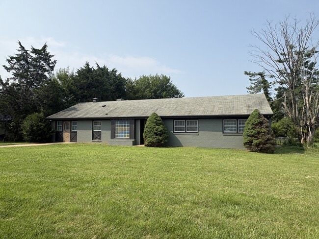 Building Photo - 499 Greenwell Ct