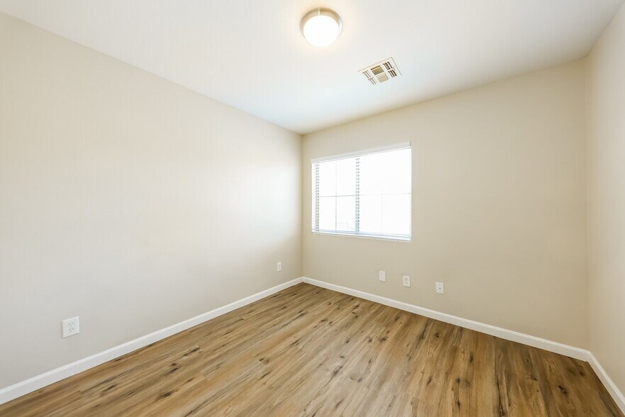 Building Photo - 3915 W Buckskin Trail