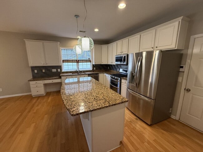 Building Photo - Spacious 5-Bedroom, 3-Bath Home with Exceptional Outdoor Living