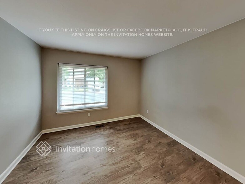 Building Photo - 16725 E Napa Dr