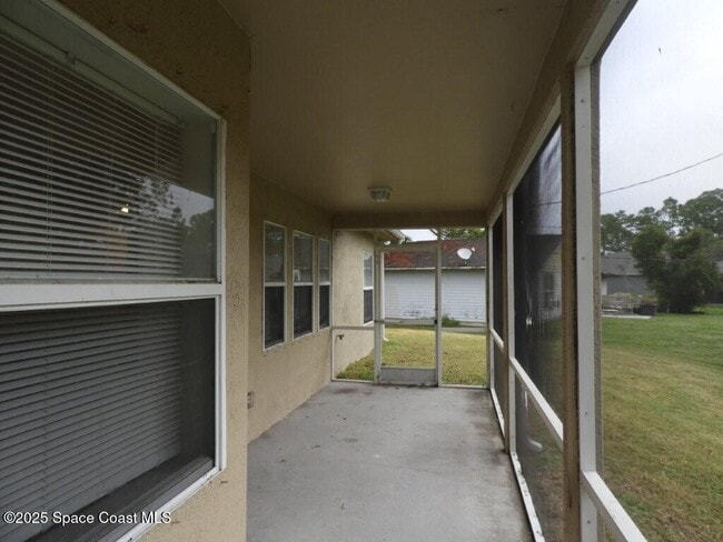 Building Photo - 394 Mott St SW