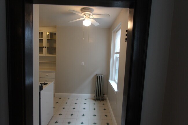 Building Photo - 115 College Ave