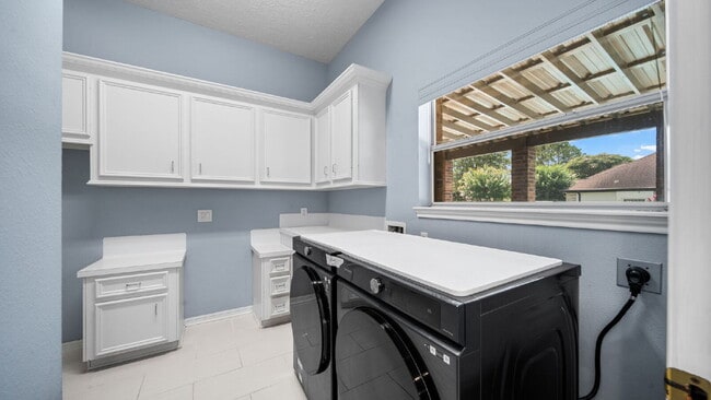 Building Photo - Experience the luxury of resort-style living in Bentwater, one of Lake Conroe’s premier gated com...