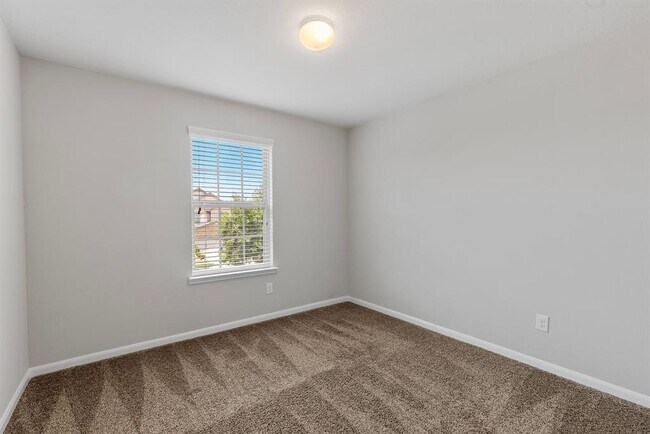 Building Photo - 12123 Parade Park Pl