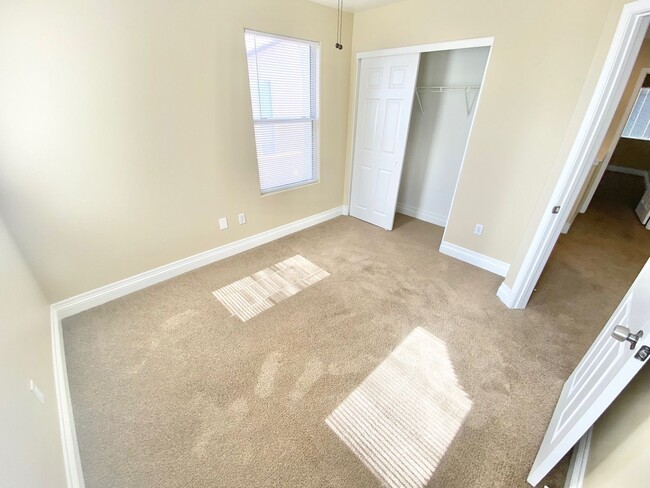Building Photo - BEAUTIFUL 3 BEDROOM 2.5 BATHROOM 2 CAR GAR...