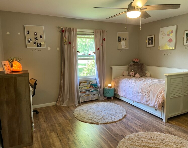 Bedroom 13x13 - 11611 W Elmhurst Pky