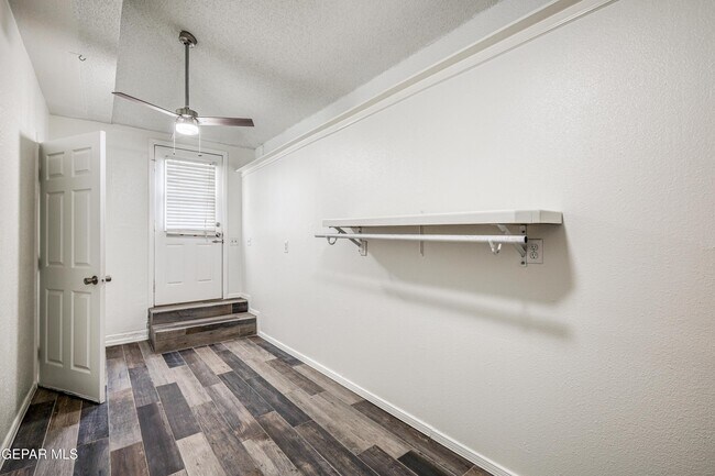 Building Photo - 5733 Saplinas Rd