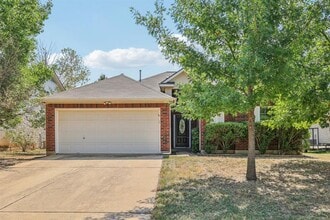 Building Photo - 602 Los Robles Rd