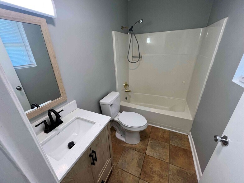 Building Photo - 3005 Sumac Rd SW