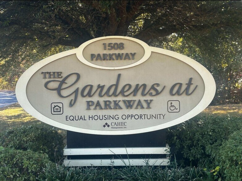 Building Photo - 1508 Parkway