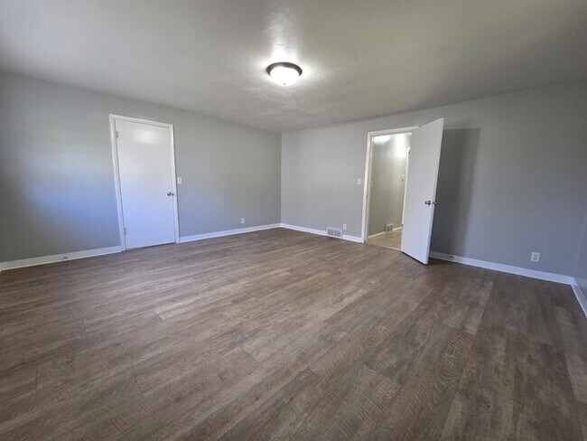 Building Photo - 2606 Southwood Dr