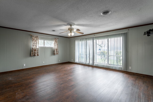 Building Photo - 17 Barnhardt Cir