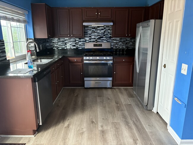 Building Photo - 1892 Beegee Ct