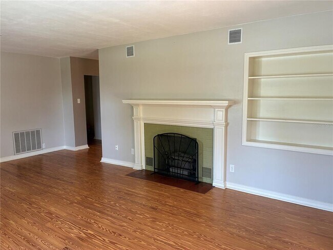 Building Photo - 37935 Coleman Ave