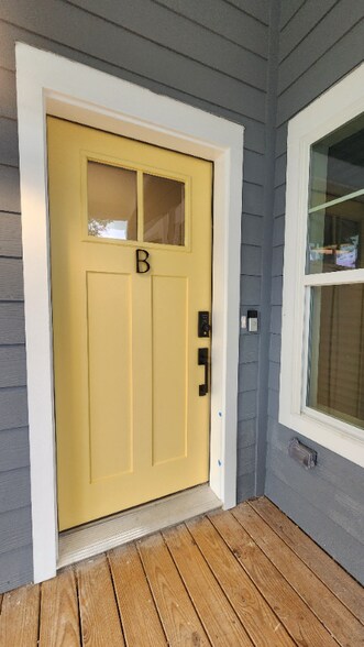 Building Photo - 435 Elm St NW