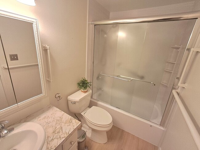 Building Photo - $2,595 - 4 Bed / 3 Bath Home with Fully Fe...