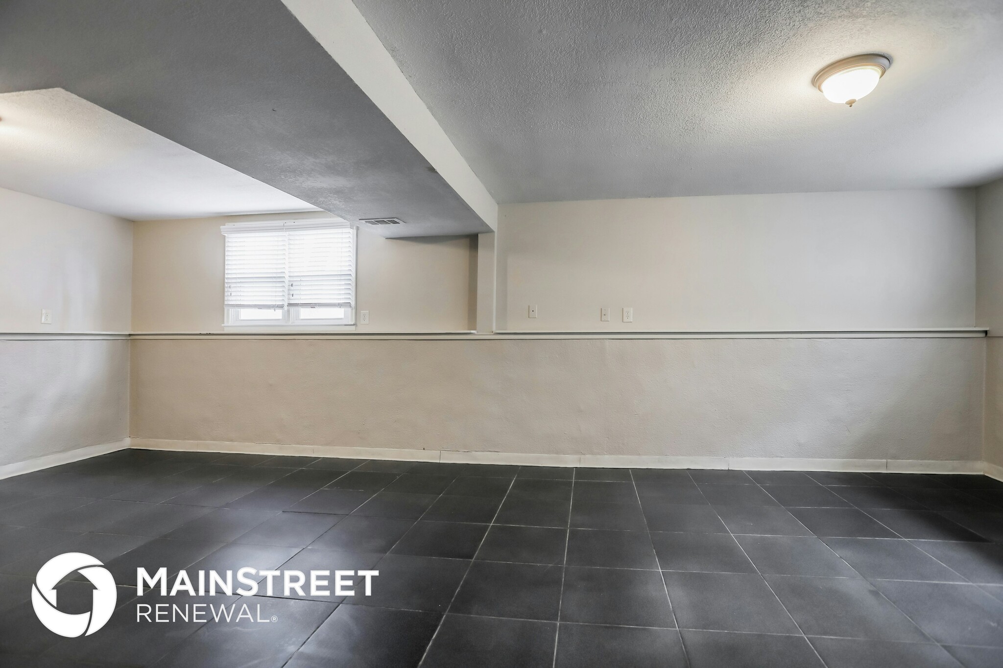 Building Photo - 406 E 164th Terrace