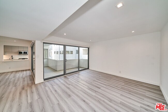 Building Photo - 145 S Maple Dr