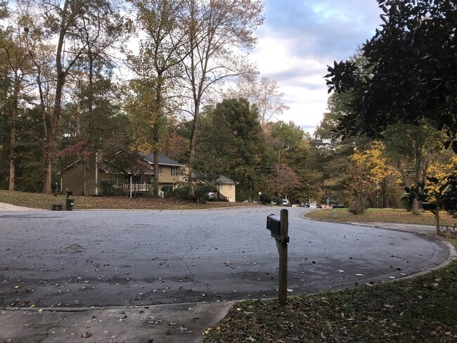 Building Photo - 3/2 Ranch w/ Large 2 Car Garage and Fenced in Backyard on Private Cul-De-Sac!