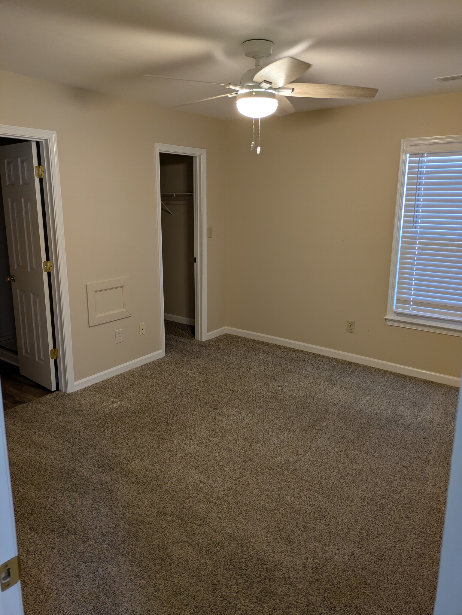 Building Photo - 4003 Persimmon Court