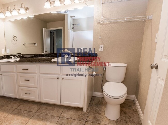 Building Photo - 905 Dart Ct