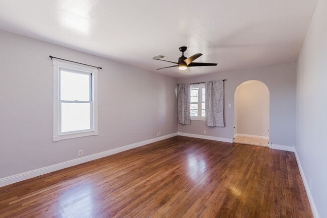 Building Photo - 3 Bedroom 2 Bath With A Mountain View Home!