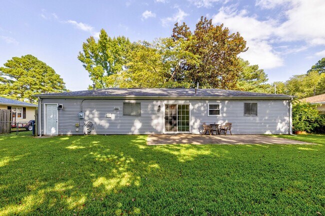 Building Photo - 3-Bedroom Ranch Home