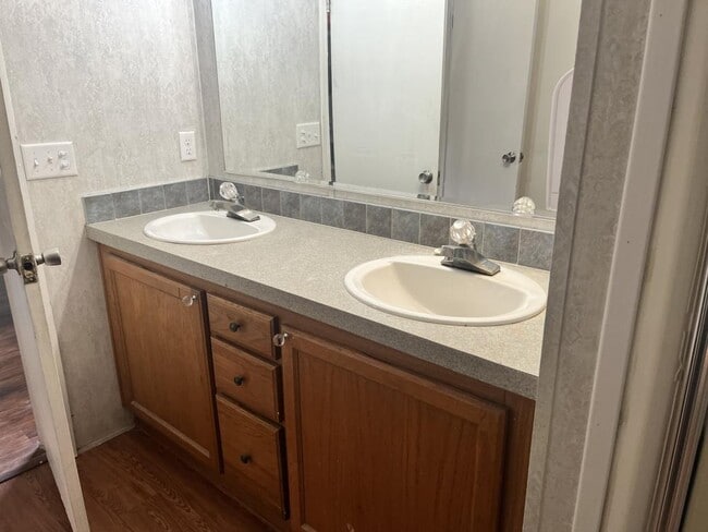 Building Photo - 4670 Calendula Ave