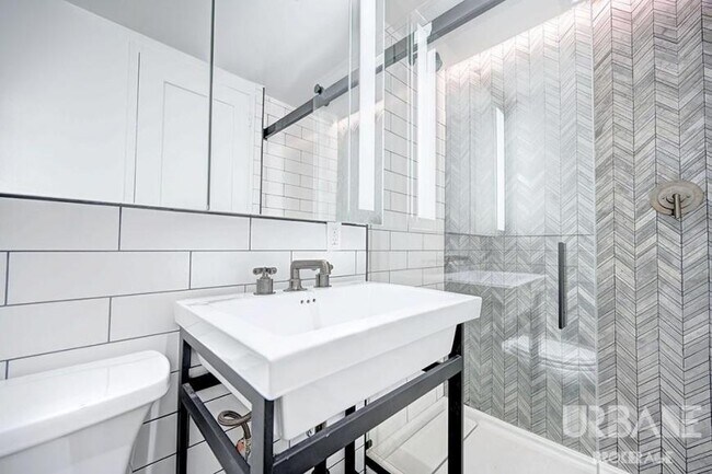 Building Photo - 1 bedroom in NEW YORK NY 10014
