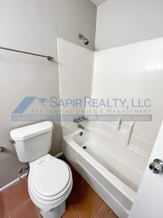 Building Photo - 1272 Labelle St