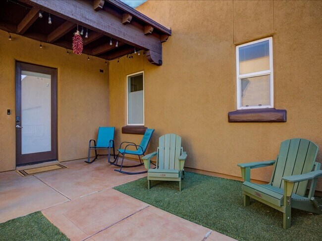 Building Photo - 10570 E Eleanor Maldonado Pl