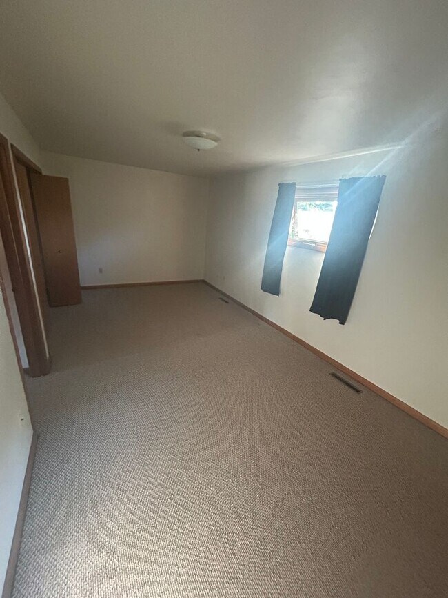 Building Photo - Colonial Gardens Apartments