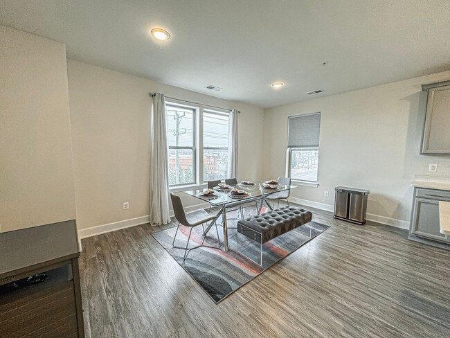 Building Photo - Stylish 3 Bed 2.5 Bath End-Unit Townhome W...