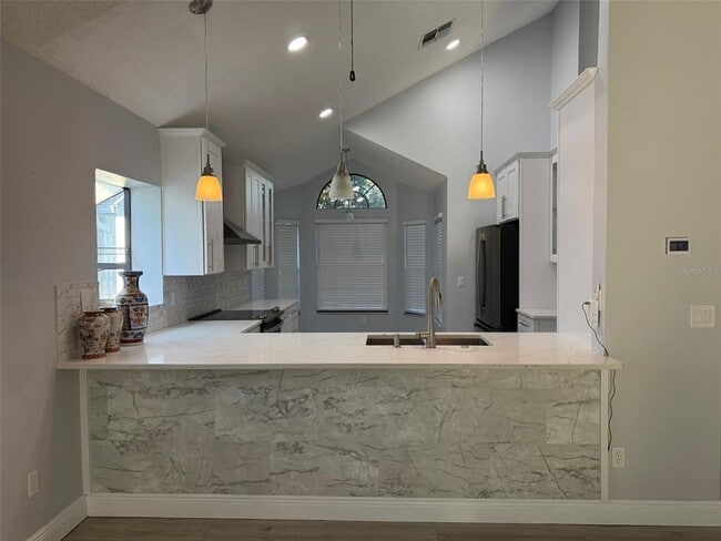 Building Photo - 5722 Parkview Lake Dr
