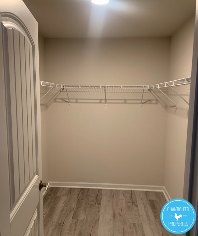 Building Photo - 2433 Harrison Dr