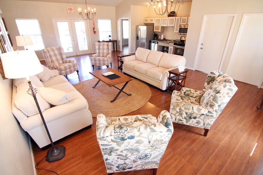 Interior Photo - Brenham Oaks