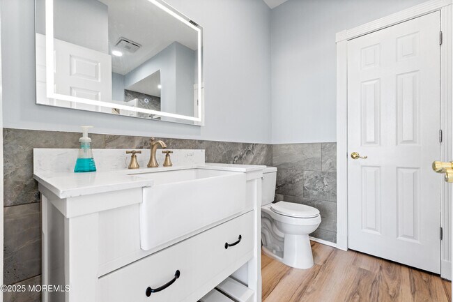 Building Photo - 3456 E Thistle Ave