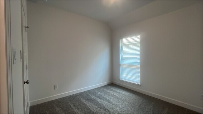 Building Photo - 27114 Cutleaf Daisy Ct