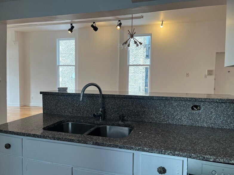 Building Photo - 1531 N Wells St