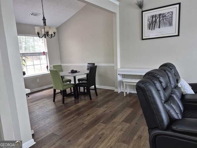 Building Photo - 418 Summer Hill Cir