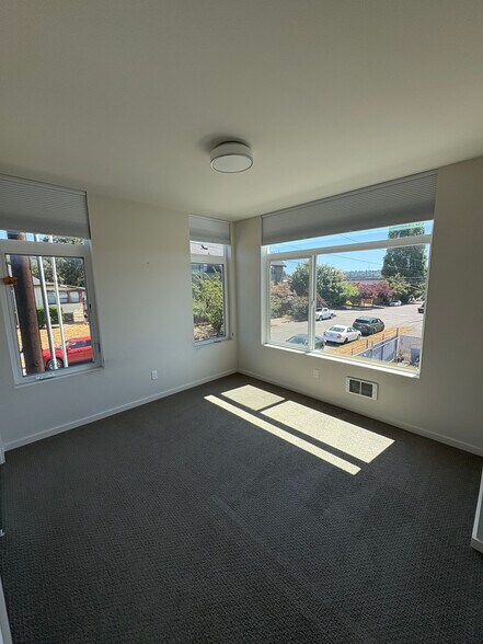 Building Photo - 5013 9th Ave NW