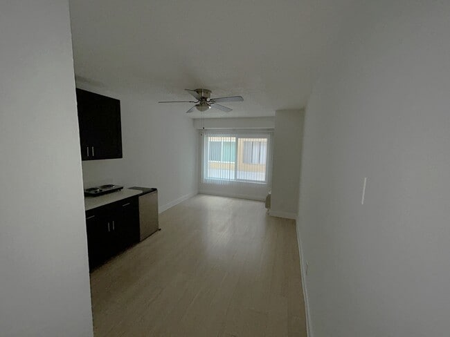 Building Photo - 535 S Catalina St