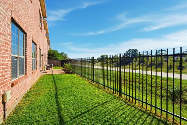 Building Photo - 8029 Durango Way Dr