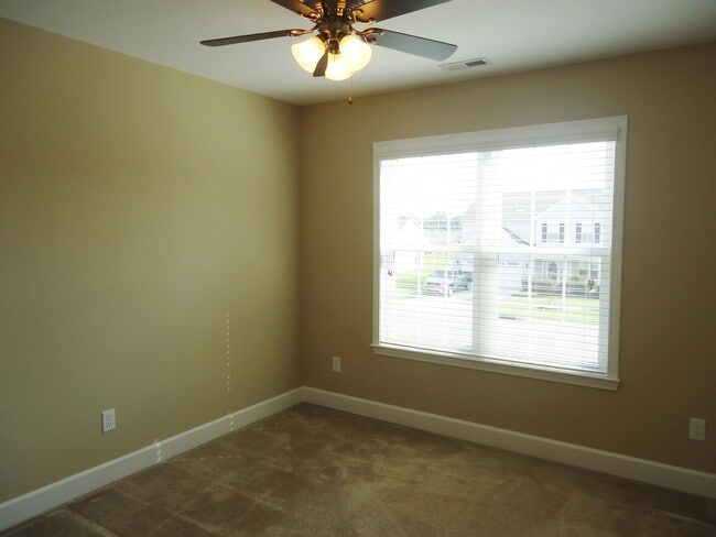 Building Photo - 108 Preswick Dr