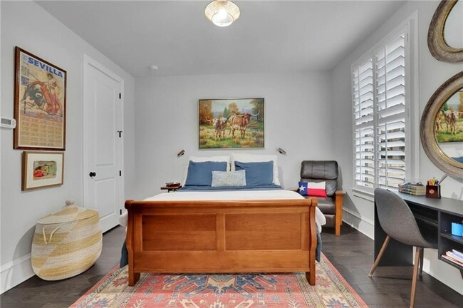 Building Photo - 885 3rd St