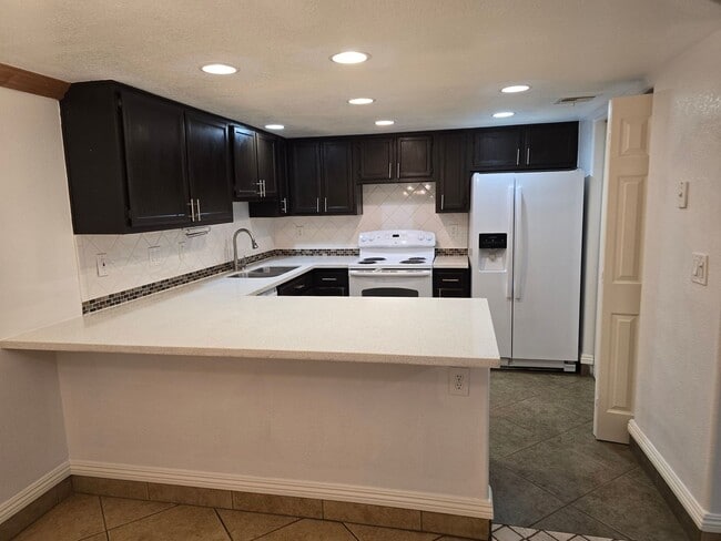 Building Photo - UPGRADED CONDO READY TO MOVE INTO!