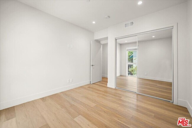 Building Photo - 1752 N Van Ness Ave