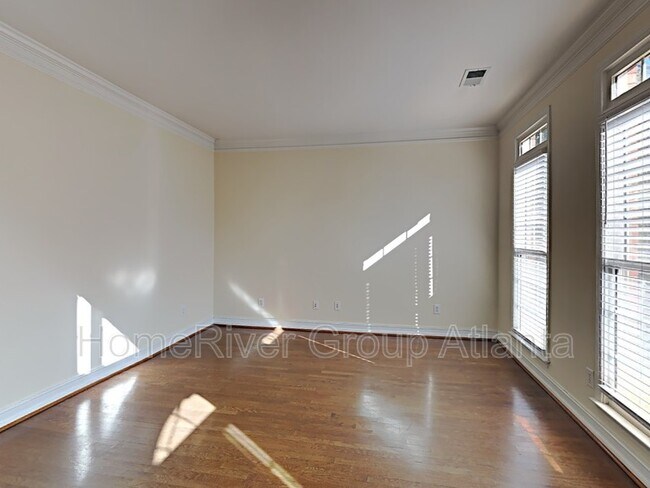 Building Photo - 1040 Queensgate Dr SE