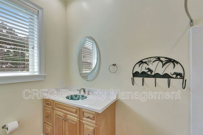 Building Photo - 1392 Eden Rd