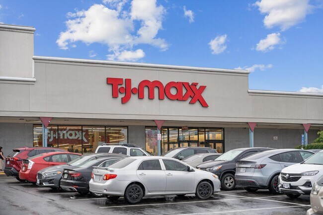 Building Photo - 5300 Columbia Pike